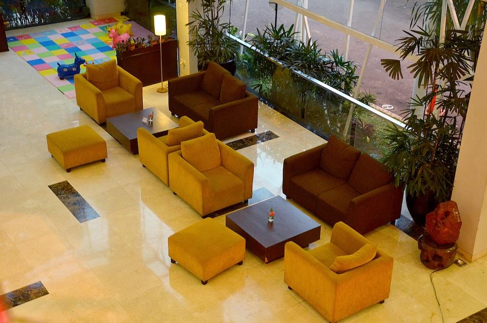 Grand Cakra Hotel Malang Dış mekan fotoğraf