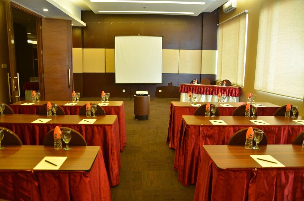 Grand Cakra Hotel Malang Dış mekan fotoğraf