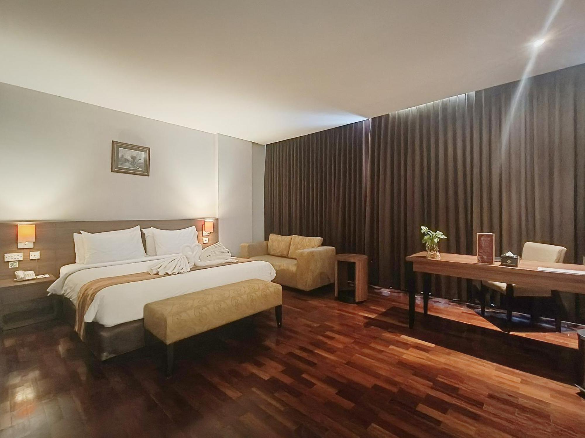 Grand Cakra Hotel Malang Dış mekan fotoğraf