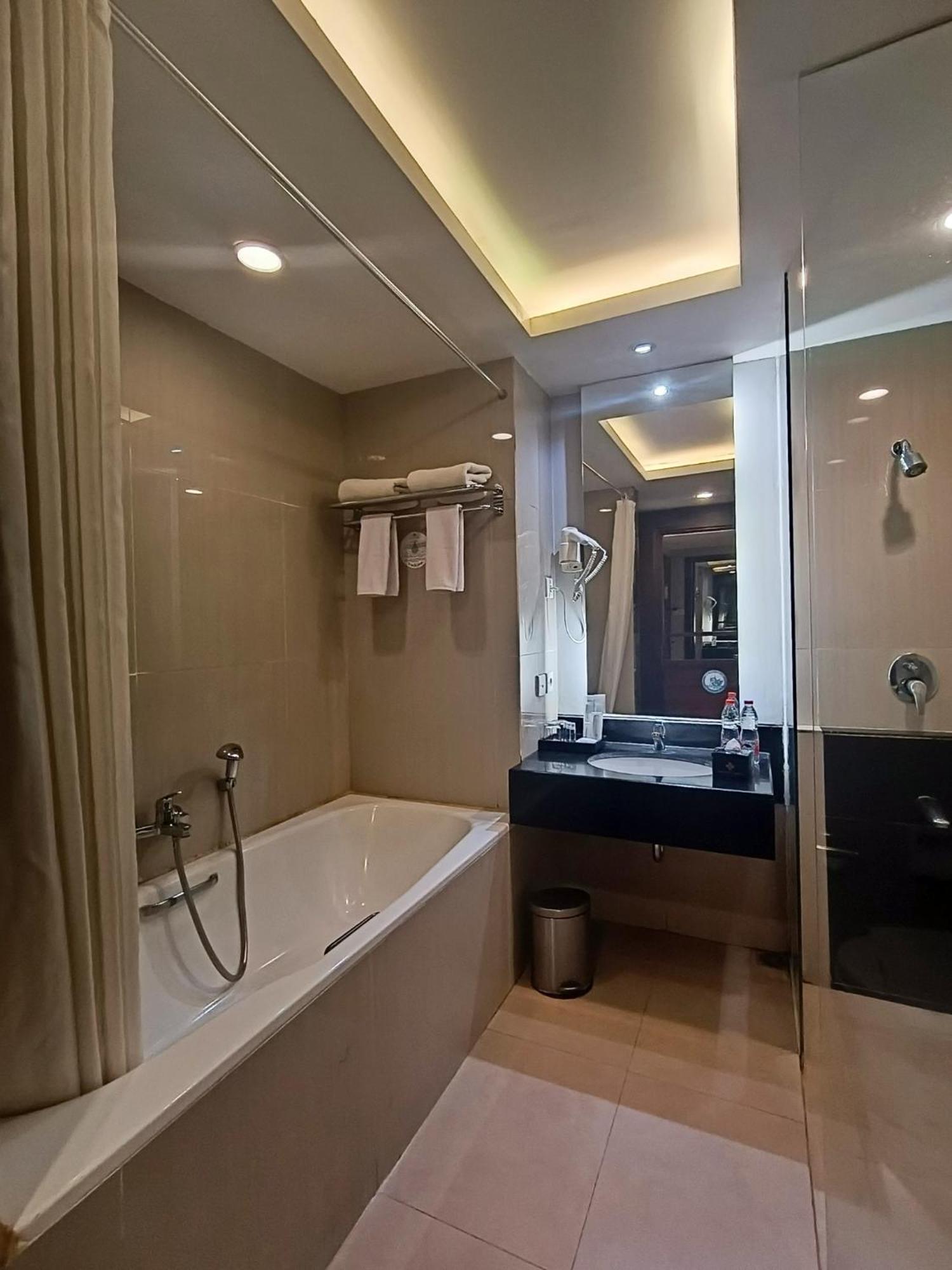 Grand Cakra Hotel Malang Dış mekan fotoğraf